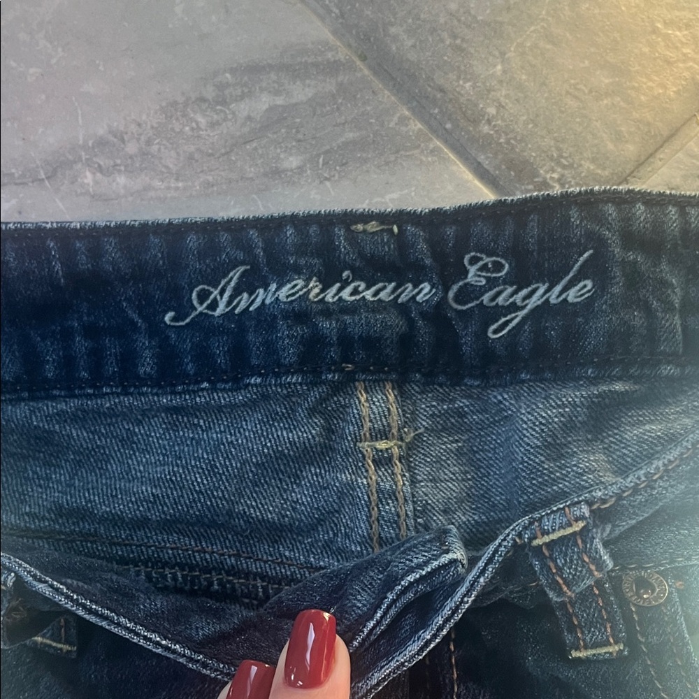 American Eagle Low Rise Denim Shorts Size 6 Dark Wash Distressed Cutoff - Picture 2 of 4